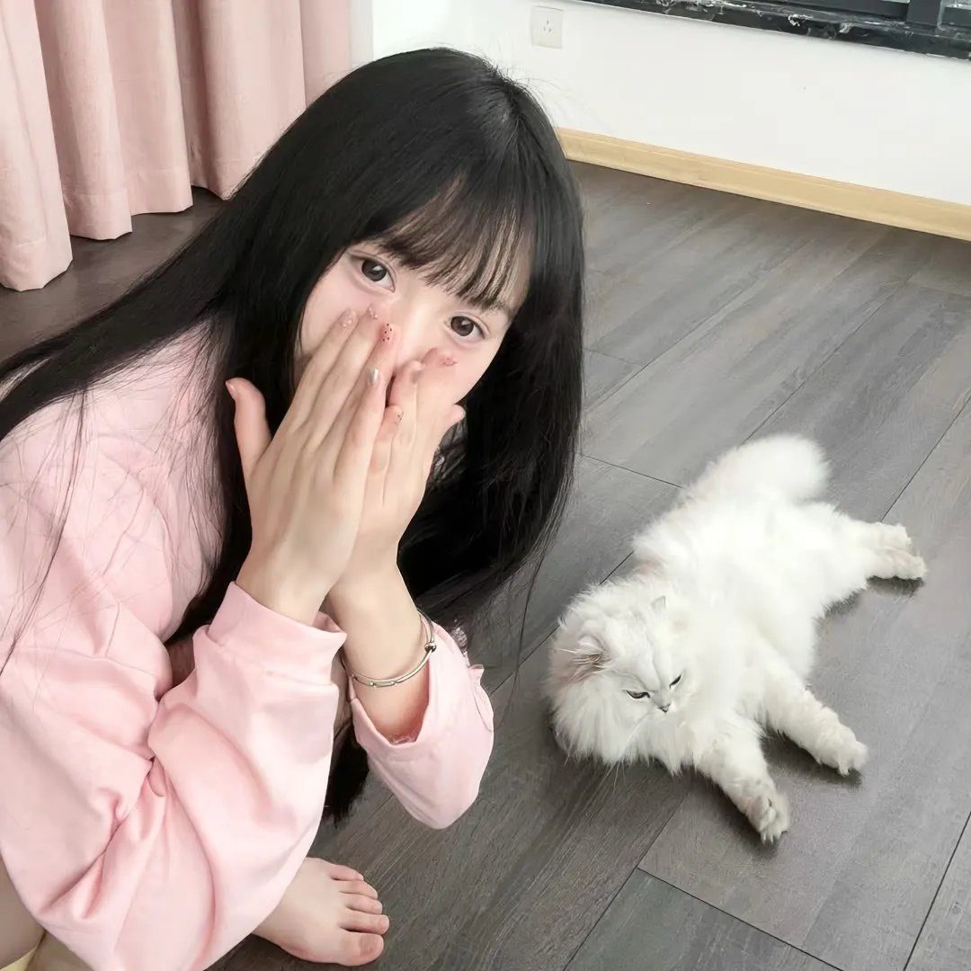 踉跄的女孩